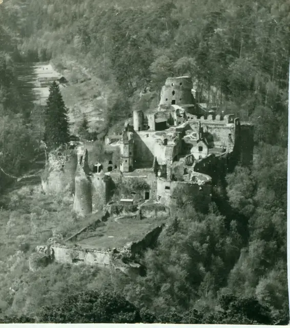 Eine ältere Aufnahme der Festungsruine zeigt die Zerstörungen durch die Franzosen. | Foto: Archiv Mappes