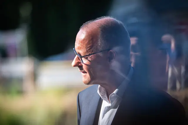 Der Kanzler spricht in seiner Rede sehr grundsätzlich über Klima- und Naturkatastrophen. | Foto: Hannes P. Albert/dpa