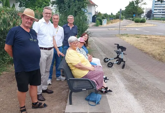 Am Kreisel Adolf-Kolping-/Speyerdorfer Straße gibt es jetzt eine neue Sitzgelegenheit für eine Pause unterwegs. | Foto: Stadt Neustadt
