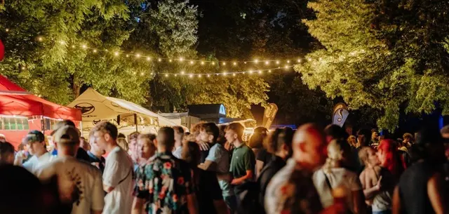 Das Strandbadfest in Frankenthal findet am Freitag, 7. August, und Samstag, 8. August, mit Ballonglühen, Live-Musik und Feuerwerk statt. Der Online-Vorverkauf für das Sommerfest im Strandbad hat bereits begonnen. | Foto: Sebastian Weindel, © Sebastian Weindel