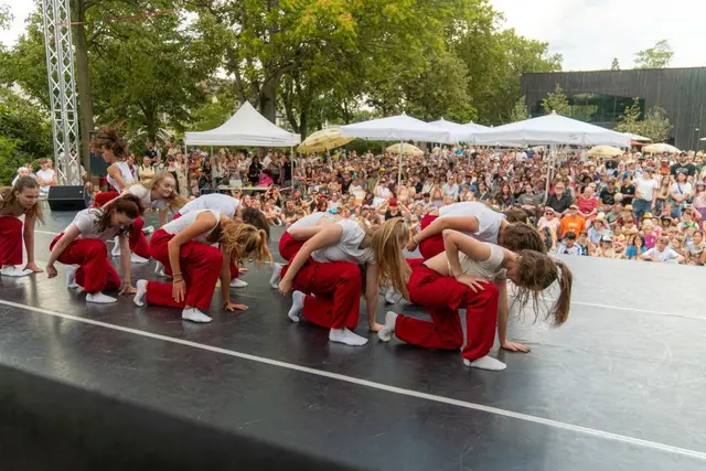 Bühne frei heißt es wieder beim großen Sommerfest im Haus der Jugend. Zum ersten Mal findet es als zweitägiges Festwochenende am 25. und 26. Juli 2026 statt. | Foto: Emil Linnebach / Stadt Heidelberg
