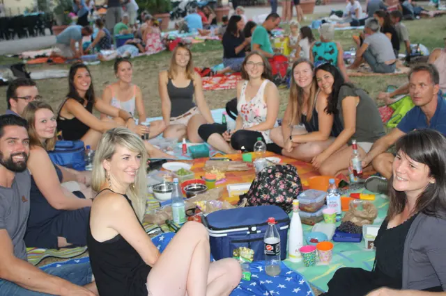 Das Picknick auf dem grünen Rasen ist längst Kult. | Foto: Hannelore Schäfer