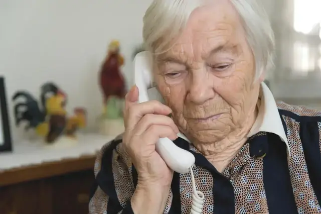Wer einen Anruf bekommt und plötzlich nach PIN oder Kartendaten gefragt wird, sollte sofort auflegen und die Bank über die bekannte Nummer zurückrufen. | Foto: S-Com