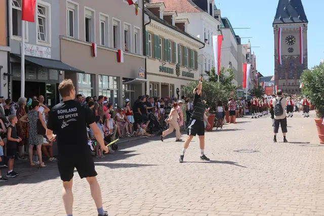Kleines Stottern im Zug? Die Badminton-Abteilung des TSV trägt's sportlich. | Foto: Cornelia Bauer