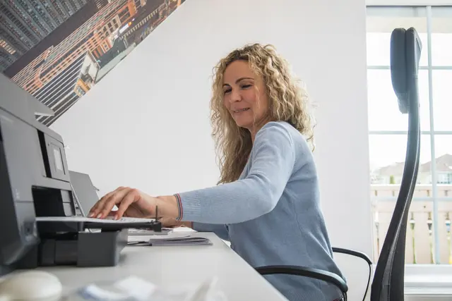 Können Beschäftigte ein häusliches Arbeitszimmer vorweisen, das nahezu ausschließlich beruflich genutzt wird, lassen sich die Anschaffungskosten einer Klimaanlage steuerlich geltend machen. | Foto: dpa