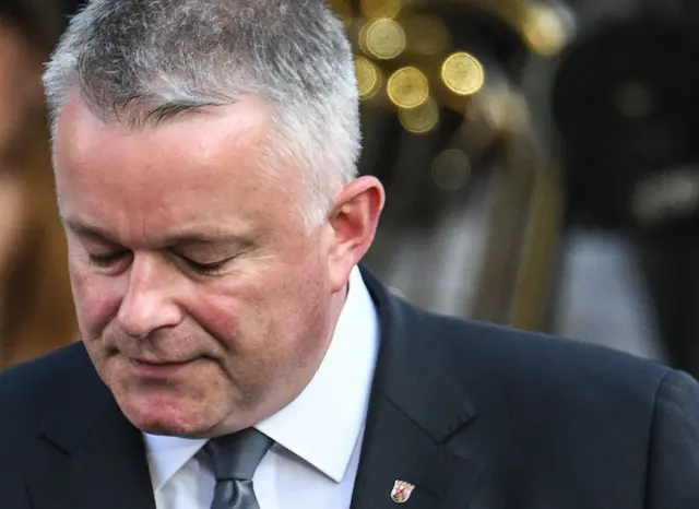 Der Ministerpräsident Gordon Schnieder bat die Betroffenen um Entschuldigung | Foto: Boris Roessler/dpa