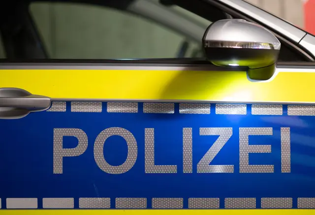 Die Polizei nahm einen Tatverdächtigen nach einem Messerangriff fest. (Symbolbild) | Foto: Robert Michael/dpa