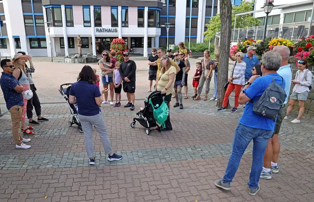 Gruppe am Start der Stadtführung | Foto: VG Ramstein-Miesenbach