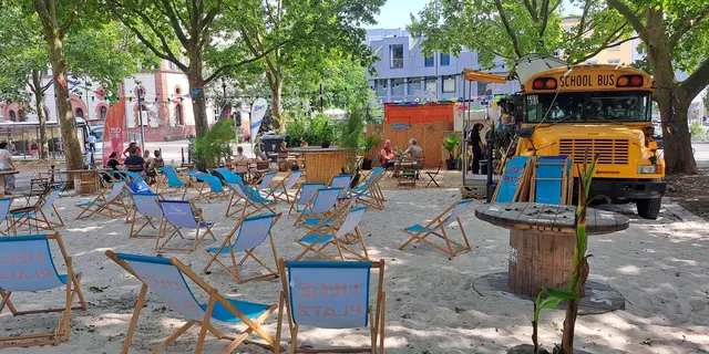 Urlaubsgefühl pur: In der Neuen Stadtmitte ist die Lorito Beach Bar entstanden | Foto: Monika Klein
