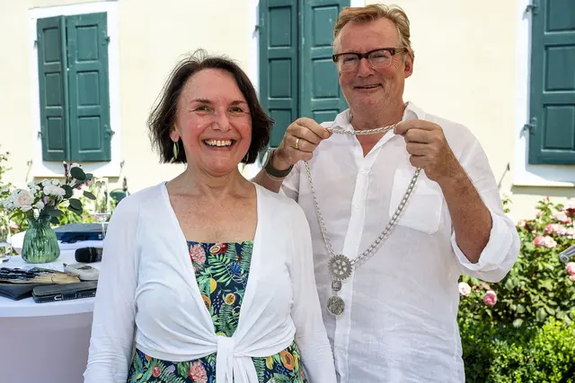 Amtskette wandert von Stefan Detzel zu Karin Kessel  | Foto: Klaus Venus / RC Speyer