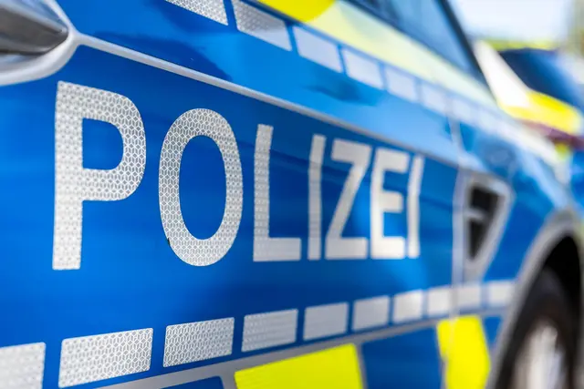 Zeugen werden gebeten, sich bei der Polizei zu melden. (Symbolbild) | Foto: David Inderlied/dpa
