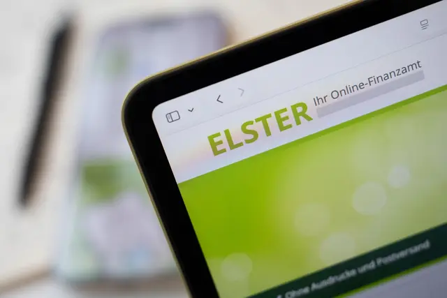 Die Verbraucherzentrale warnt vor Phishing-Mails, die angeblich von Elster oder anderen Steuerprogrammen stammen und versuchen, Daten von Verbraucherinnen und Verbrauchern zu erbeuten.  | Foto: dpa