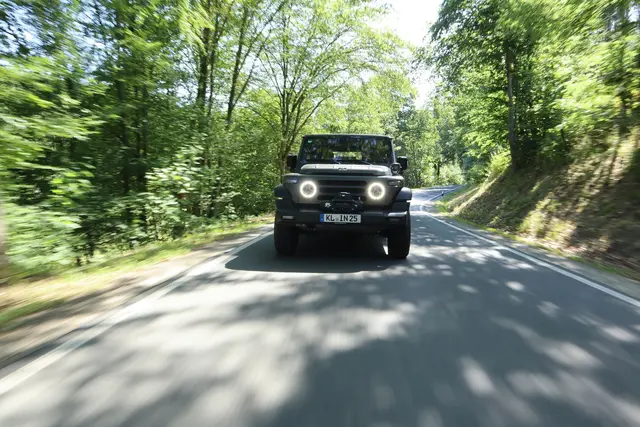Geländewagen mit Allradantrieb: Importeur Indimo verkauft den BAW 212 zu Preisen ab 41.850 Euro erstmals offiziell in Deutschland.  | Foto: dpa