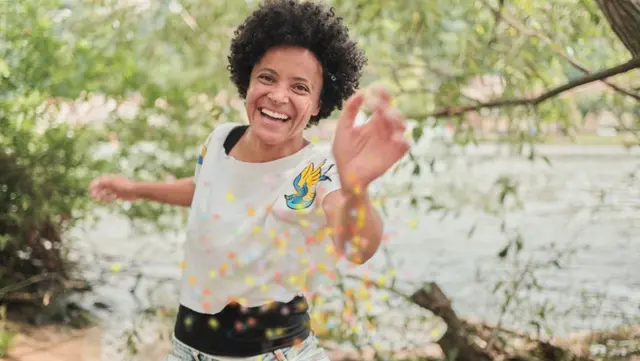 Die Heidelberger Künstlerin Lerato setzt sich mit tanzbaren Elektropop-Beats, pointierten Texten und humorvollen Botschaften für Empowerment und Gewaltfreie Kommunikation ein. | Foto: Lerato 