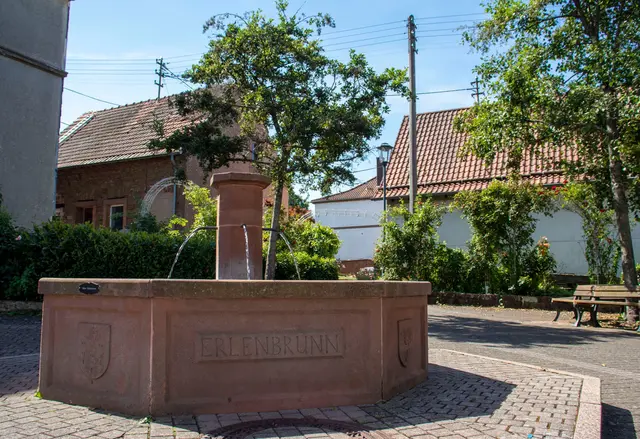 Wer in Erlenbrunn mit dem Auto oder dem Schulbus unterwegs ist, muss wegen der Vollsperrung der Tuchbleichstraße einen anderen Weg einplanen. | Foto: Stadt Pirmasens