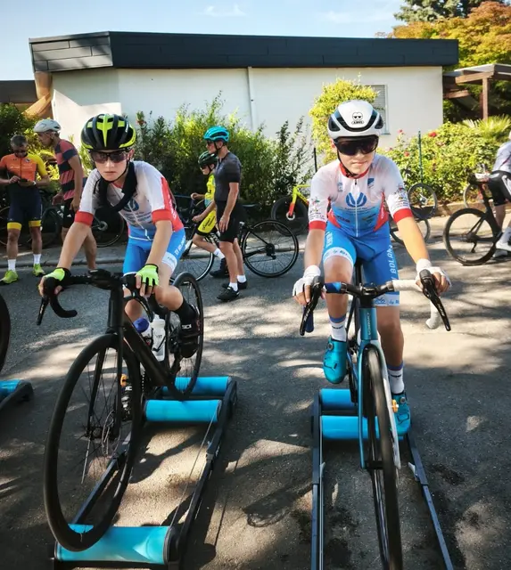 Felix Bierling (links) und Constantin La Cava beim Warmfahren | Foto: |HSchäffer