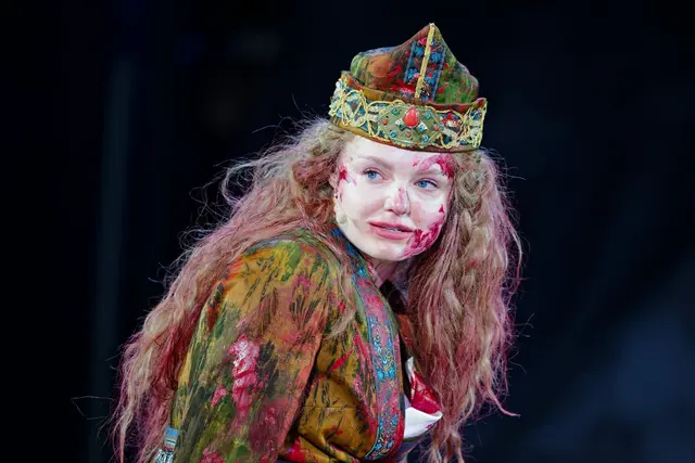 Eine spielfreudige Maria Dragus zeigt die rachedurstige Kriemhild als zutiefst verletzten Menschen. (Archivbild) | Foto: Uwe Anspach/dpa