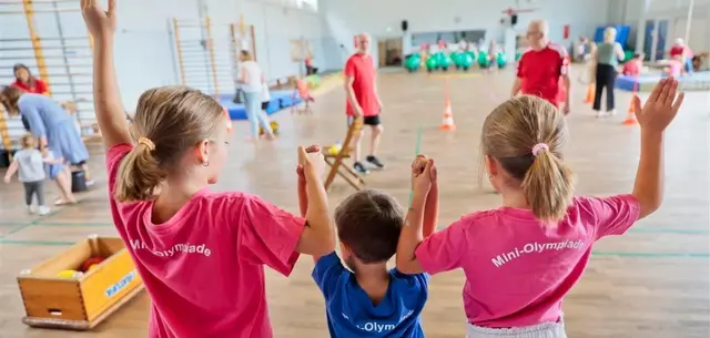 Bei der Mini-Olympiade im Ostparkstadion in Frankenthal können Kinder am 7. und 8. August kostenlos zahlreiche Sportarten und Mitmachaktionen ausprobieren. Rund 20 Stationen sowie ein buntes Rahmenprogramm sorgen für Spiel, Bewegung und Unterhaltung. | Foto: Sebastian Weindel, © Sebastian Weindel