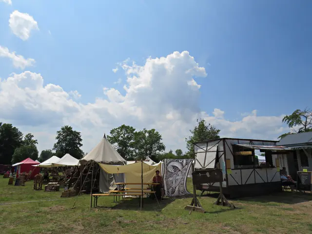 Wie passend - Drachenwolke über dem Mittelaltermarkt | Foto: Brigitte Melder