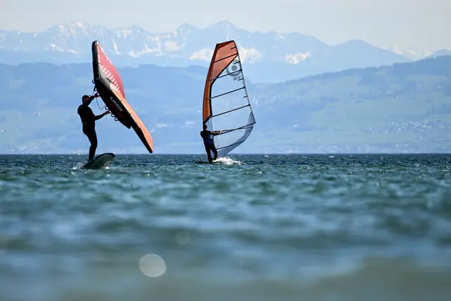 Der Wassersportler unterschätzte den starken Wind. (Symbolbild) | Foto: Felix Kästle/dpa