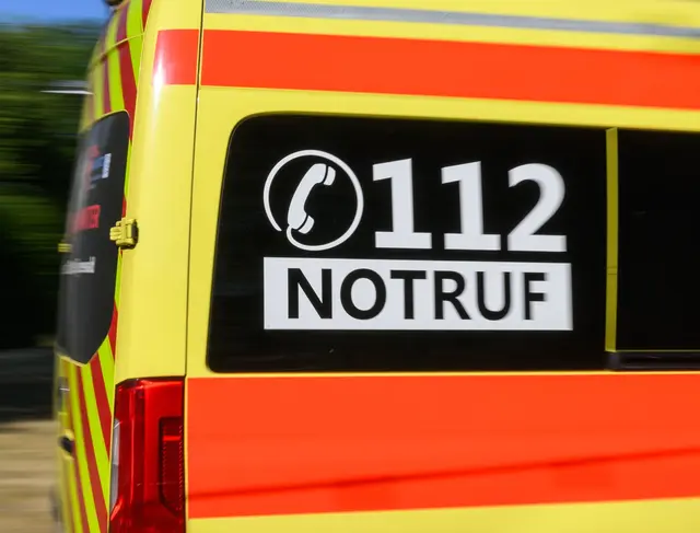 Menschen in Not rufen den Rettungswagen - auch wenn das gar nicht unbedingt nötig wäre. (Archivbild)  | Foto: Patrick Pleul/dpa