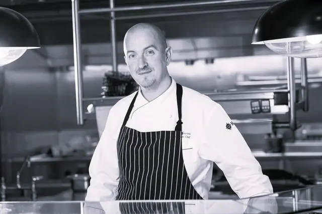 MSC Cruises: Corporate Speciality Chef Luca Cesarini stellt ein Sommergericht aus der Bordküche vor. Im Beitrag geht es um die meistgewählten Gerichte für Sommer 2026. | Foto: © MSC Cruises