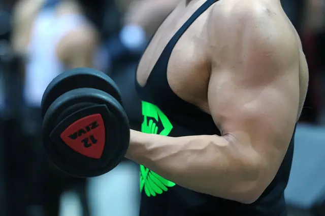 Muskeldysmorphie führt zu exzessivem Training, strikter Diät und hohem Leidensdruck.  | Foto: dpa