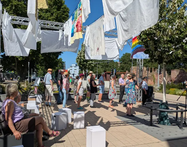 Der Ökumenische Chor der Pauluskirche war mit seiner "Hör zu – sing mit"-Aktion auf dem Platz präsent | Foto: Petra Neumahr/gratis