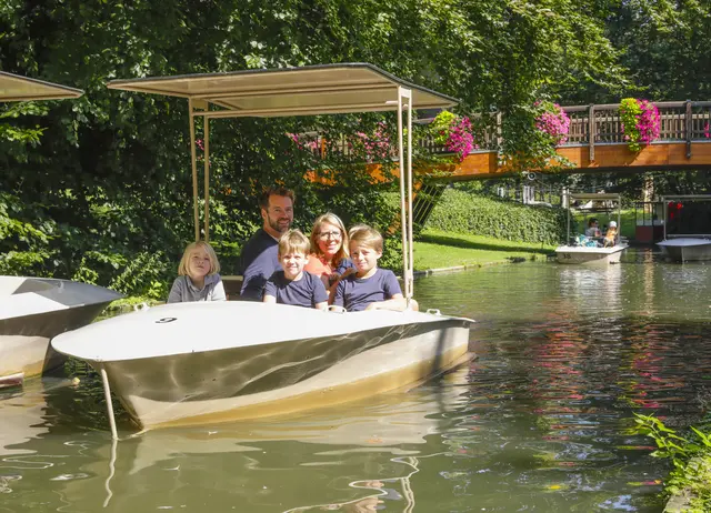 Mit dem  Erlebnis-Duo „Zoo &amp; CityTour“ lassen sich die Fahrt im Hop-on/Hop-off-Bus und ein Besuch im Zoologischen Stadtgarten verbinden.  | Foto: KTG Karlsruhe Tourismus, Foto: Juergen Roesner