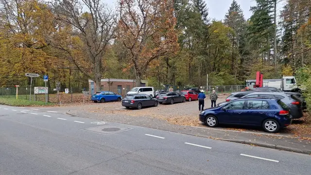 Parkplatz am Wildpark gegenüber des Lokals "Quack". Auch gerne genommen für einen Wanderung zum Humberg. | Foto: Ralf Vester 