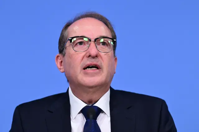 Innenminister Alexander Dobrindt will nach eigener Aussage Abschiebungen nach Afghanistan weiter vorantreiben.  | Foto: Sebastian Gollnow/dpa