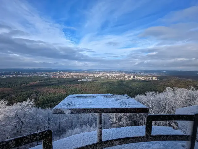 Auch im Winter bieten sich den Besuchern wunderschöne Ansichten vom Humbergturm | Foto: Michael Hochreuter