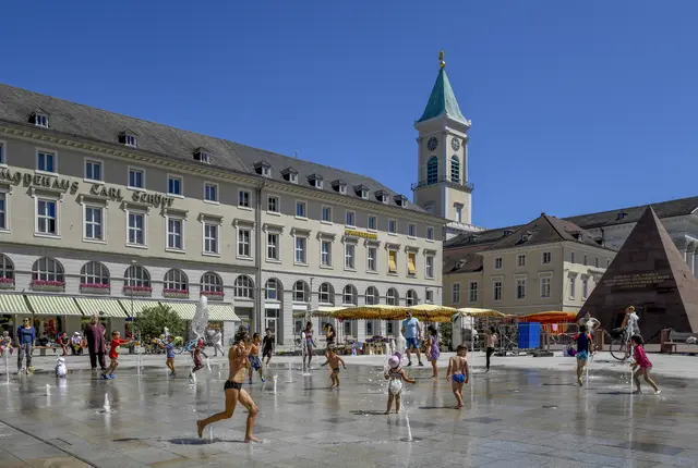 Die Tage sind lang, die Sonne strahlt vom Himmel und um die Ecke wartet das nächste Abenteuer - jetzt ist genau die richtige Zeit draußen unterwegs zu sein und neue Lieblingsorte in Karlsruhe zu entdecken.  | Foto: KTG Karlsruhe Tourismus GmbH, Foto Fabian von Poser
