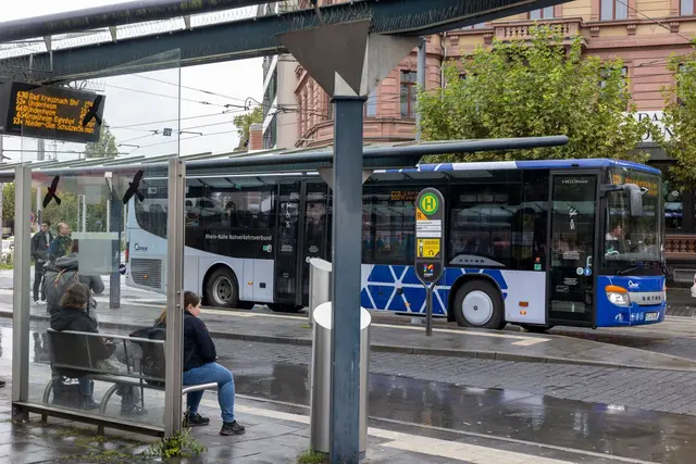 Bei der Barrierefreiheit im ÖPNV in Mainz gibt es noch einiges zu verbessern. (Symbolbild) | Foto: Helmut Fricke/dpa