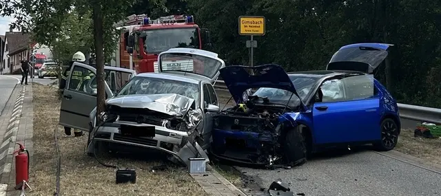 Zwei Fahrer sind bei einem Frontalzusammenstoß auf der B423 kurz vor Gimbsbach verletzt worden. Die Straße war zeitweise voll gesperrt, die Polizei sucht Zeugen zum Unfallhergang. | Foto: Polizeiinspektion Kusel und Polizeiwache Schönenberg-Kübelberg