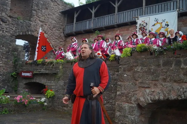 Die Veranstaltungen der Heimatfreunde Landstuhl, wie die Burgspiele auf Burg Nanstein, gehören zu den kulturellen Höhepunkten | Foto: Walter