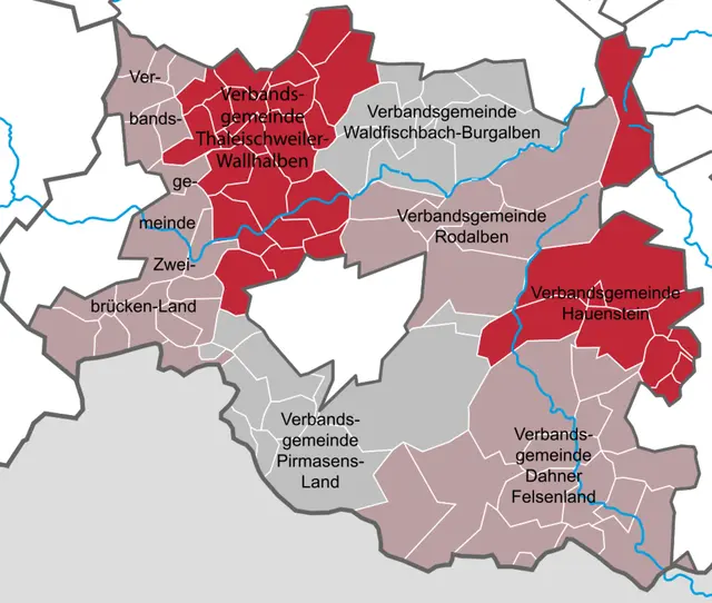 Kennzeichen PS: Der Landkreis Südwestpfalz umschließt Pirmasens (weiß in der Mitte) und grenzt an Zweibrücken (weiß links) an.  Hier wird das Autokennzeichen mit dem Kürzel PS vergeben. | Foto: Hagar66/wikimedia commons