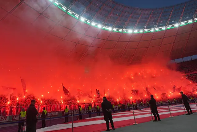 Das Verhalten ihrer Fans kommt dem FC Bayern und VfB Stuttgart teuer zu stehen. (Archivbild) | Foto: Michael Kappeler/dpa