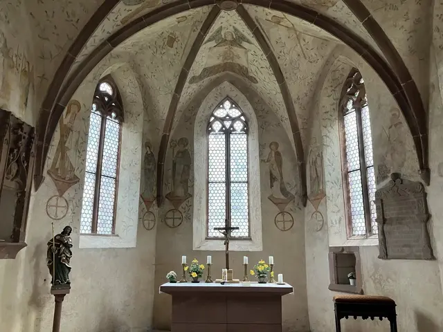 Die Alte Kapelle mit ihren beeindruckenden Malereien | Foto: Stephanie Walter