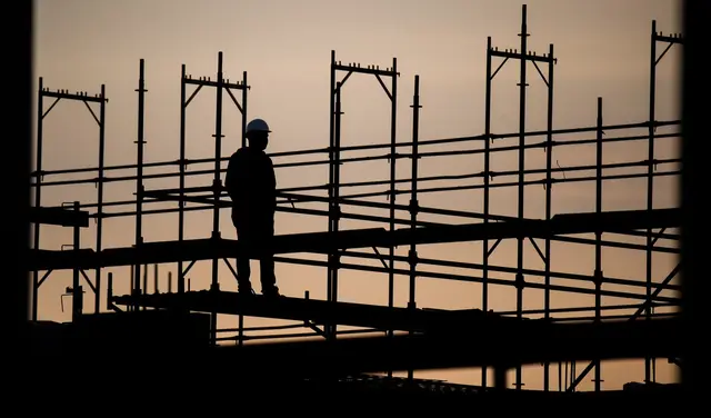 Minusstunden: Dürfen sie vom Gehalt abgezogen werden? | Foto: Julian Stratenschulte/dpa/dpa-mag
