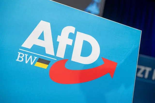 Die Kreistagsfraktion Ravensburg soll nicht mehr unter dem Namen AfD auftreten. (Archivbild) | Foto: Stefan Puchner/dpa