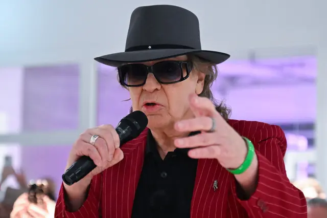 Udo Lindenberg muss seine krankheitsbedingte Auszeit verlängern und hat einen Termin in Calw abgesagt. (Archivfoto) | Foto: Bernd Weißbrod/dpa