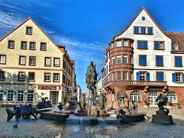 Auf nur 750 Metern führt die Stadtführung durch 750 Jahre Kaiserslauterer Geschichte. Das Wochenblatt verlost Plätze für die besondere Jubiläumstour. Das Foto zeigt den Kaiserbrunnen | Foto: Stadt KL/gratis