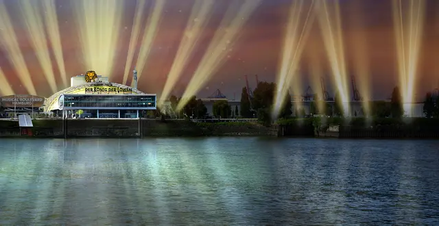 Der König der Löwen: Zum 25-jährigen Jubiläum taucht der „Golden Port“ den Hamburger Hafen vom 24. September bis 4. Oktober in goldene Farbtöne. | Foto: Stage Entertainment GmbH