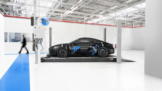 Elektrische Zukunft: Die Nachfolgerin der Alpine A110 wechselt zum Elektroantrieb und verspricht sportliche Performance mit Reichweiten von bis zu 400 Kilometern.  | Foto: dpa