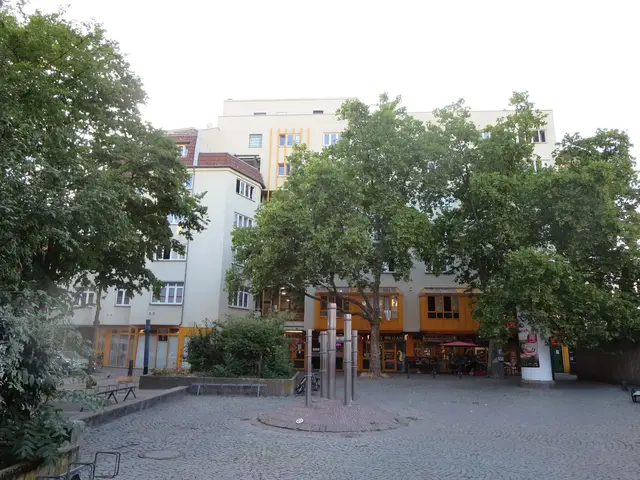 Carl Wurster ist Ehrenbürger der Stadt und Ex-BASF-Vorstandschef. Nach ihm ist dieser Platz benannt.  | Foto: JG