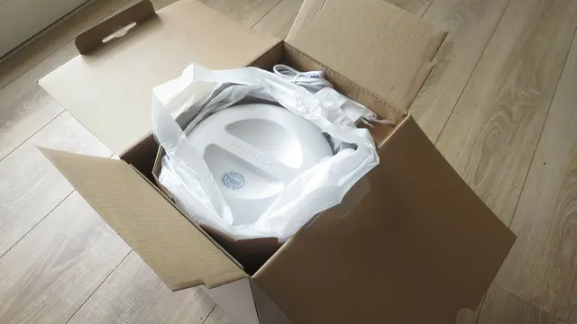 DHL-Paket beschädigt? Besonders fragile Ware wie Glas oder Elektro kann auf dem Transport kaputtgehen, wenn sie nicht durch Verpackung gut geschützt ist. | Foto: Julia Glöckner
