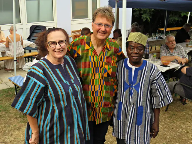 Gabriele Bansah, Michael Landgraf und König Bansah | Foto: Brigitte Melder