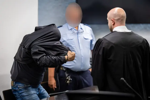 Opfer und Täter sollen sich vor der Tat im Drogenmilieu kennengelernt haben. | Foto: Christoph Schmidt/dpa