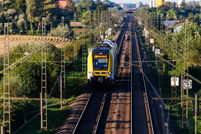 In den Sommerferien kommt es auf der Rheintalbahn zu Einschränkungen. (Archivbild) | Foto: Philipp von Ditfurth/dpa
